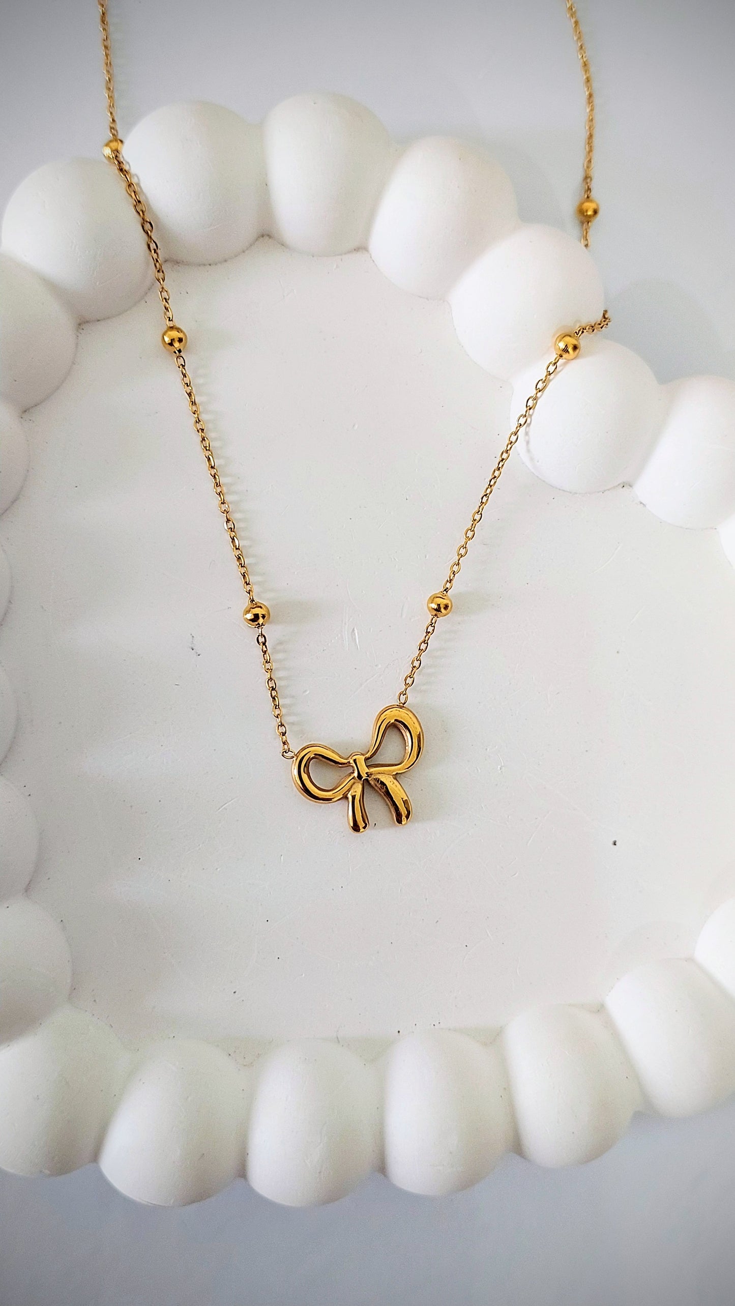 Bow Neckpiece
