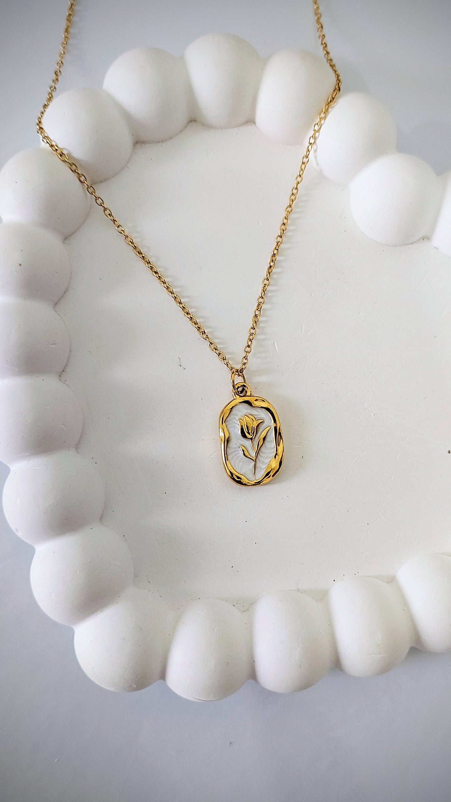 Rose enamel Chain