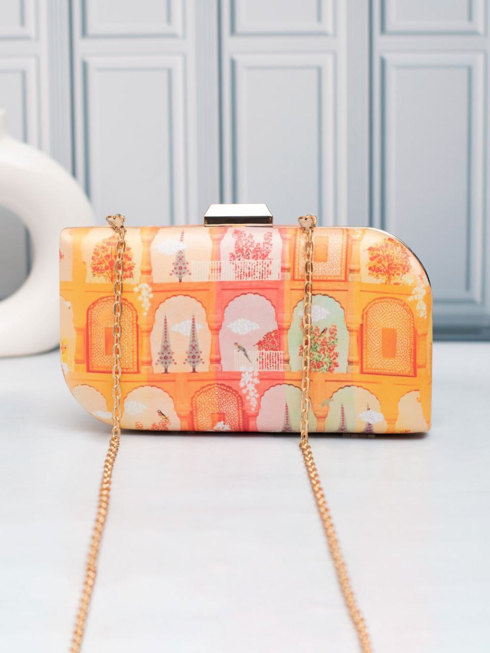 Riddha Clutch