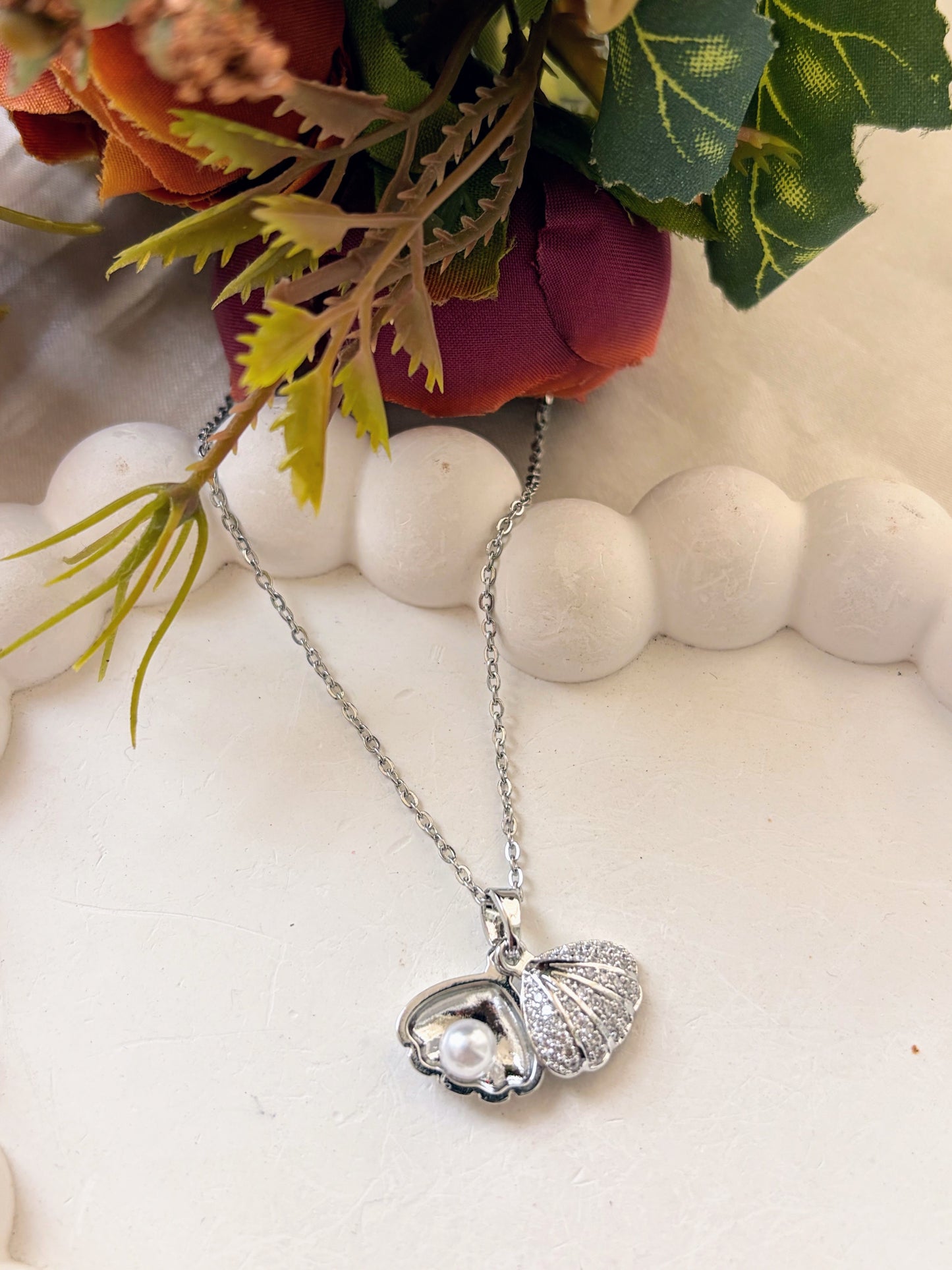 Silver shell with pearl necklace