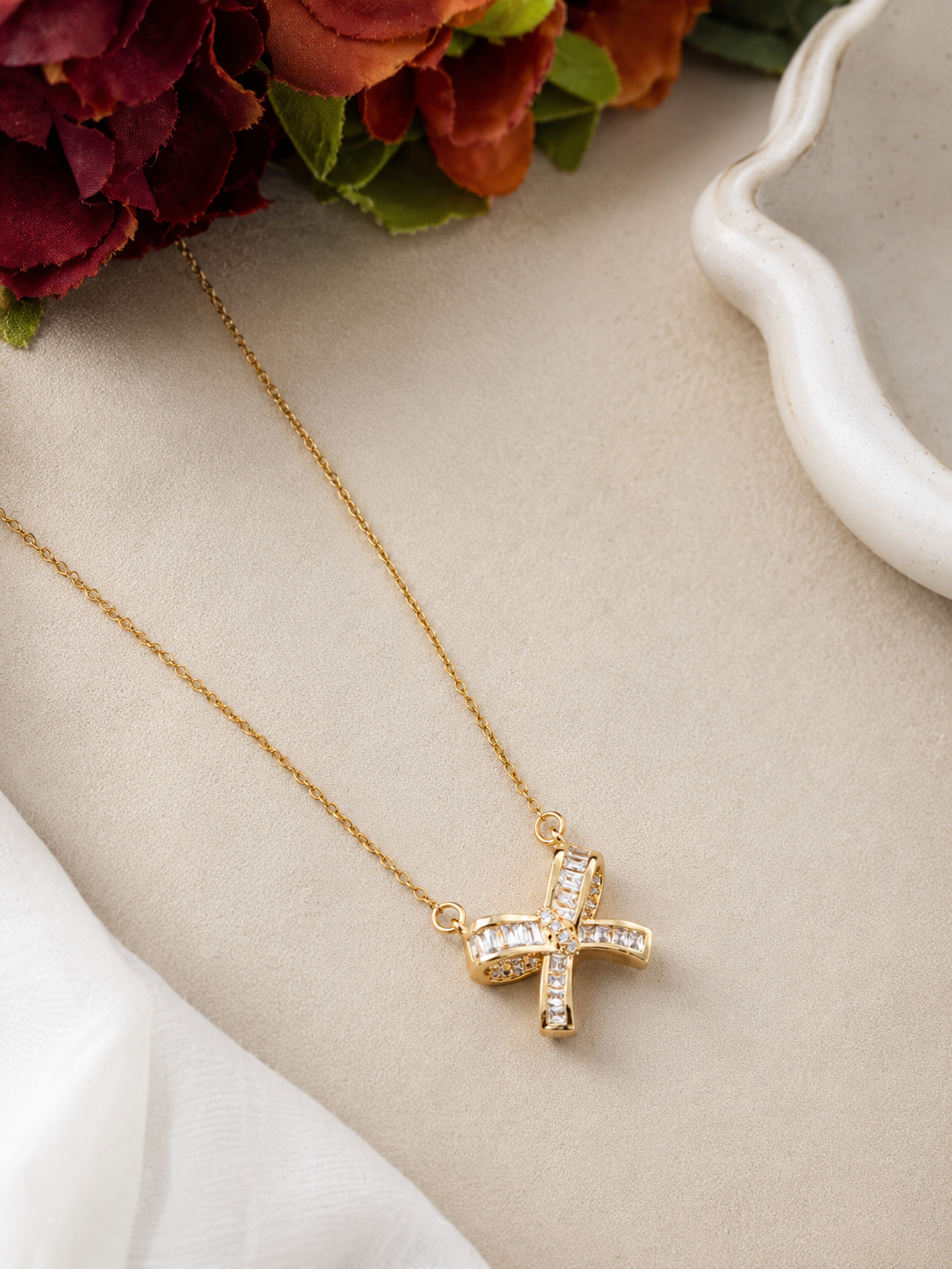 Shiza Bow Necklace