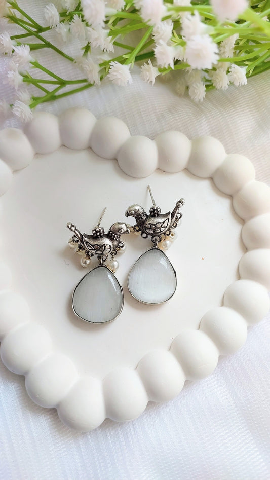 Birdie Earrings - White