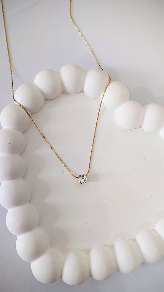 Dainty diamond neckpiece