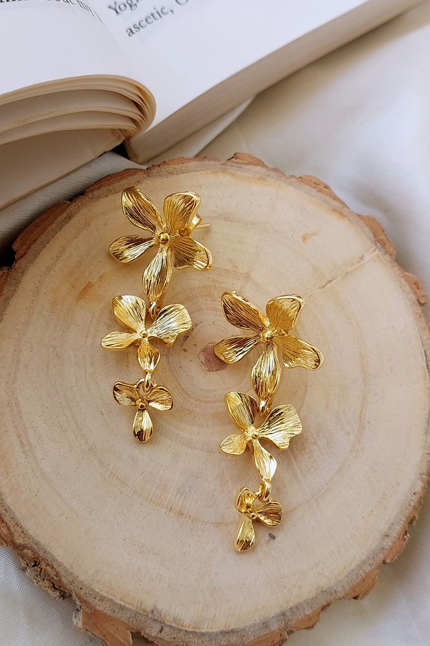 Maahi Flower Earrings