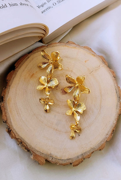 Maahi Flower Earrings