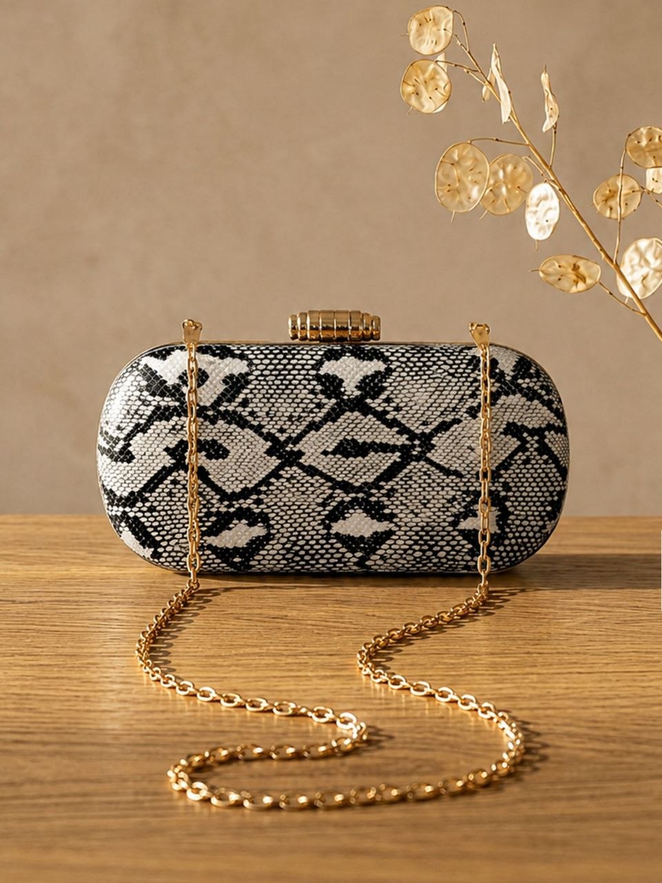 Capsule Clutch- Black