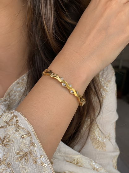 Wavy Diamond Studded Bracelet - Baby size