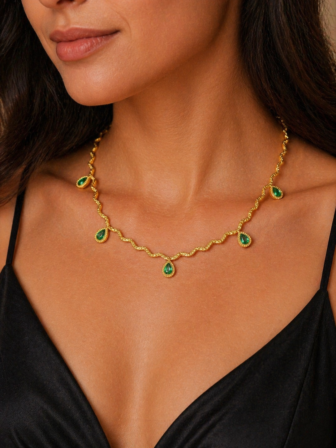 Snake chain green stone necklace