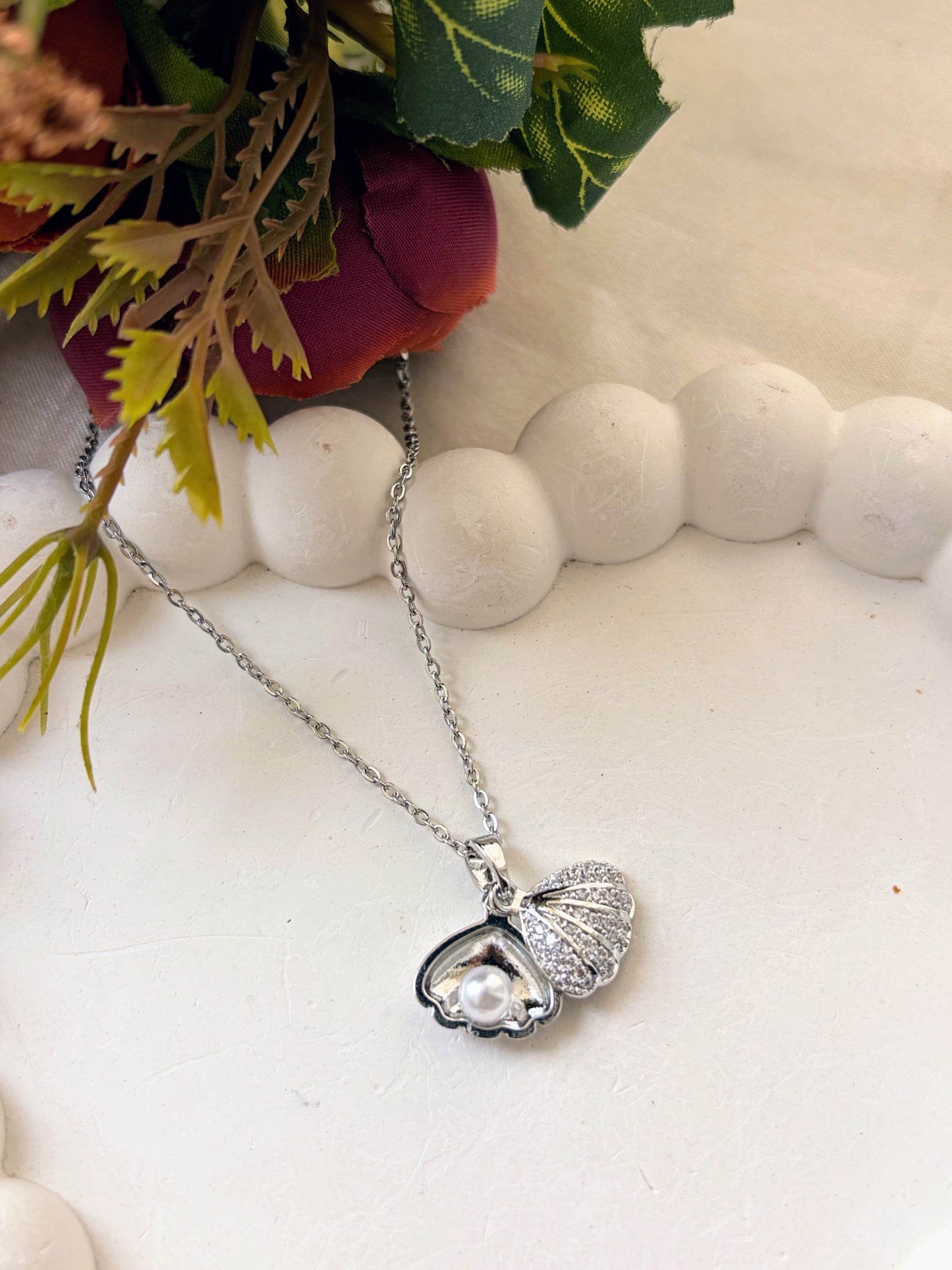 Silver shell with pearl necklace