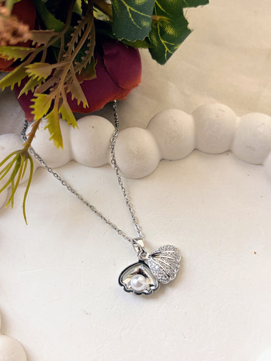 Silver shell with pearl necklace
