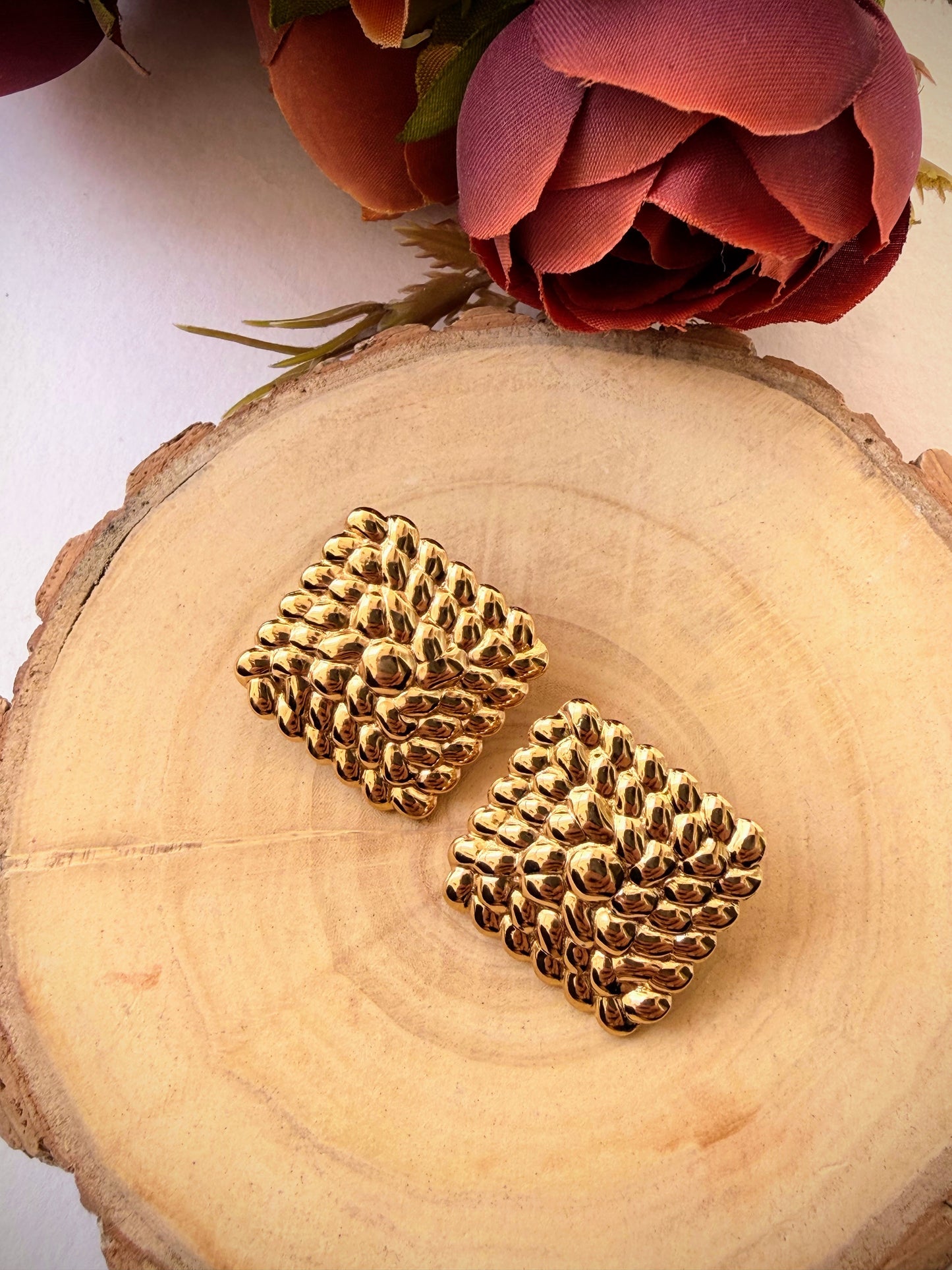 Hammered anti tarnish studs