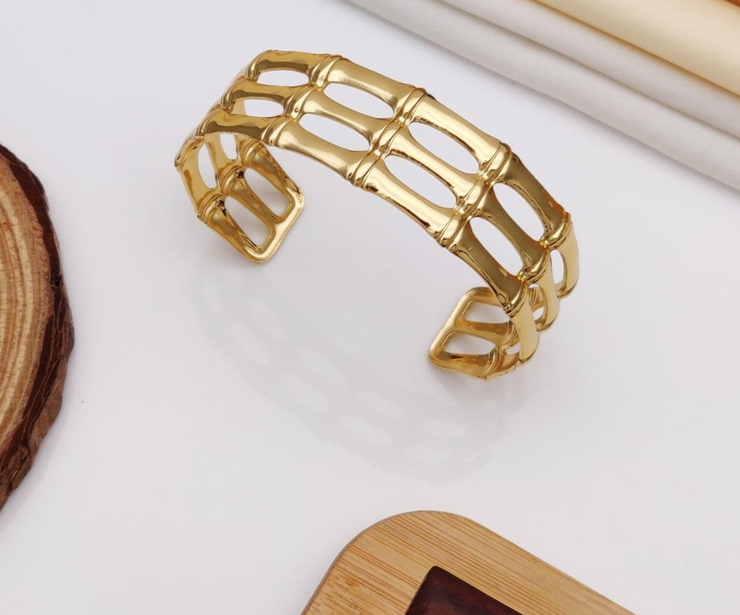 Adjustable anti tarnish bracelet